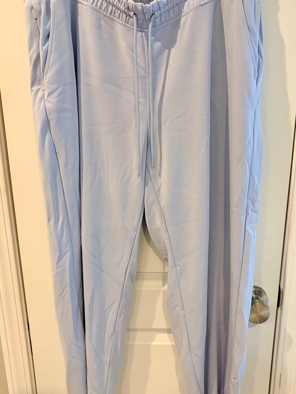 Athleta Women’s Seasoft Mid Rise Straight Pant
